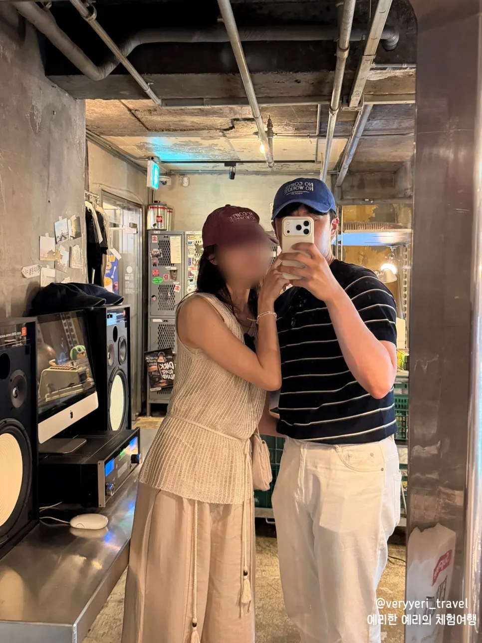 no coffee no work 문구가 적힌 모자 굿즈