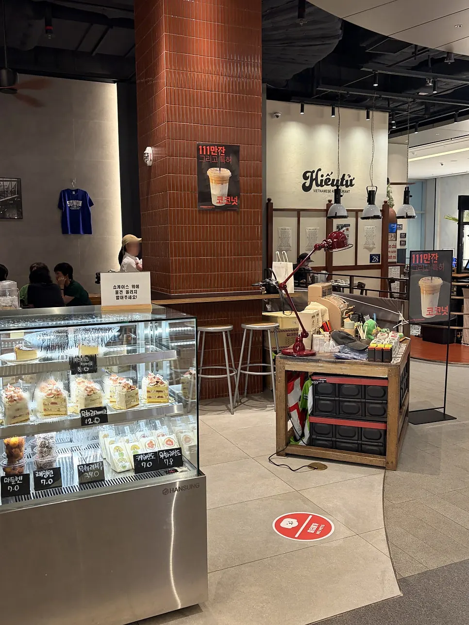 Café entrance near the Gourmet Street entrance on the 2nd floor of Starfield Suwon