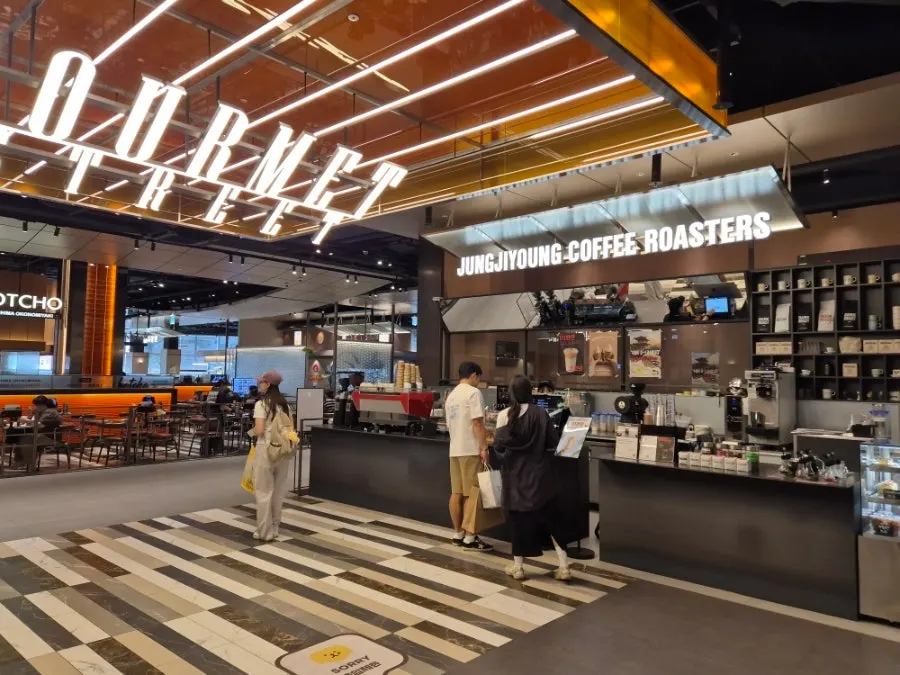 Storefront view of Jeong Jiyeong Coffee Roasters on the 2nd floor of Starfield Suwon