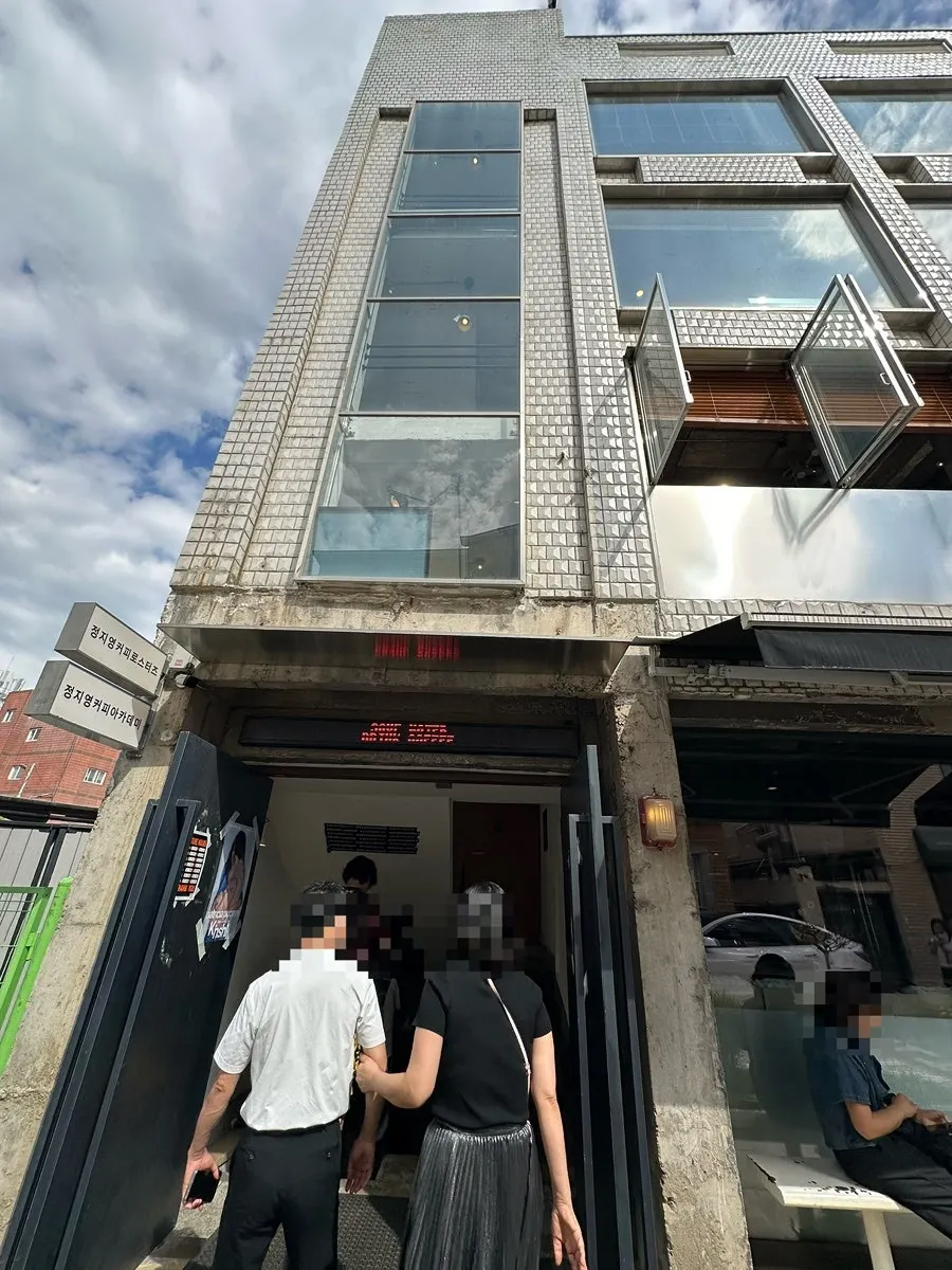 Large exterior building of Jeong Ji-young Coffee Roasters Haenggung Main Branch