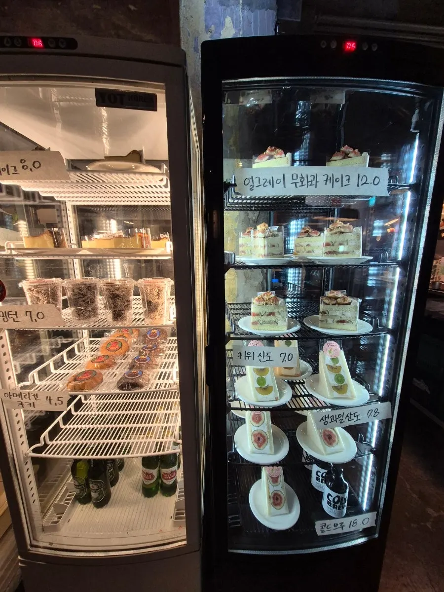 Vintage-feeling basement ordering area