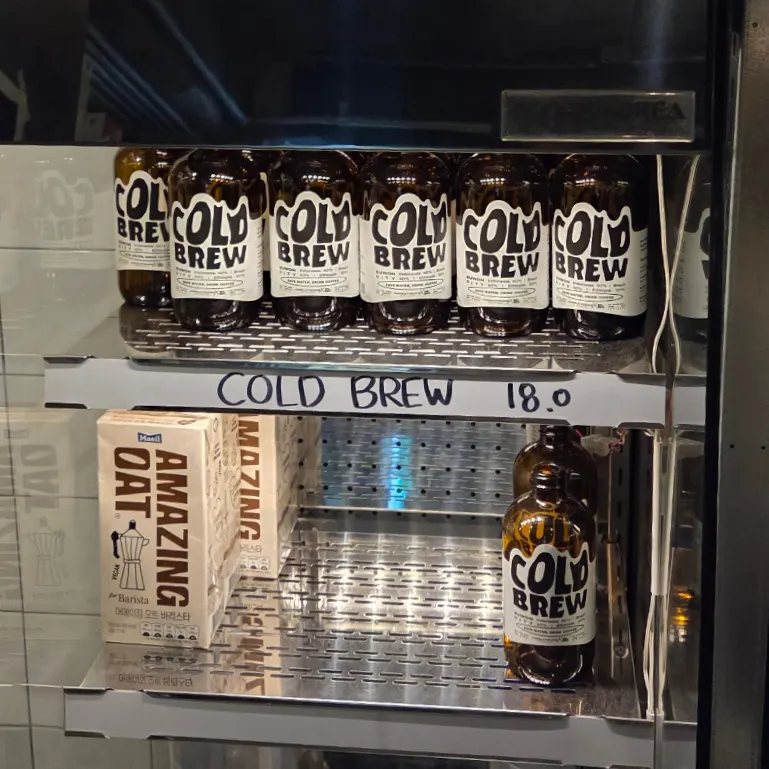 Takeout iced americano and oat milk vanilla latte