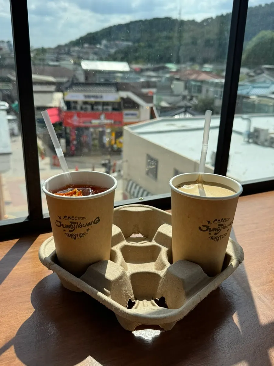 The ordered coconut and honey black grapefruit tea