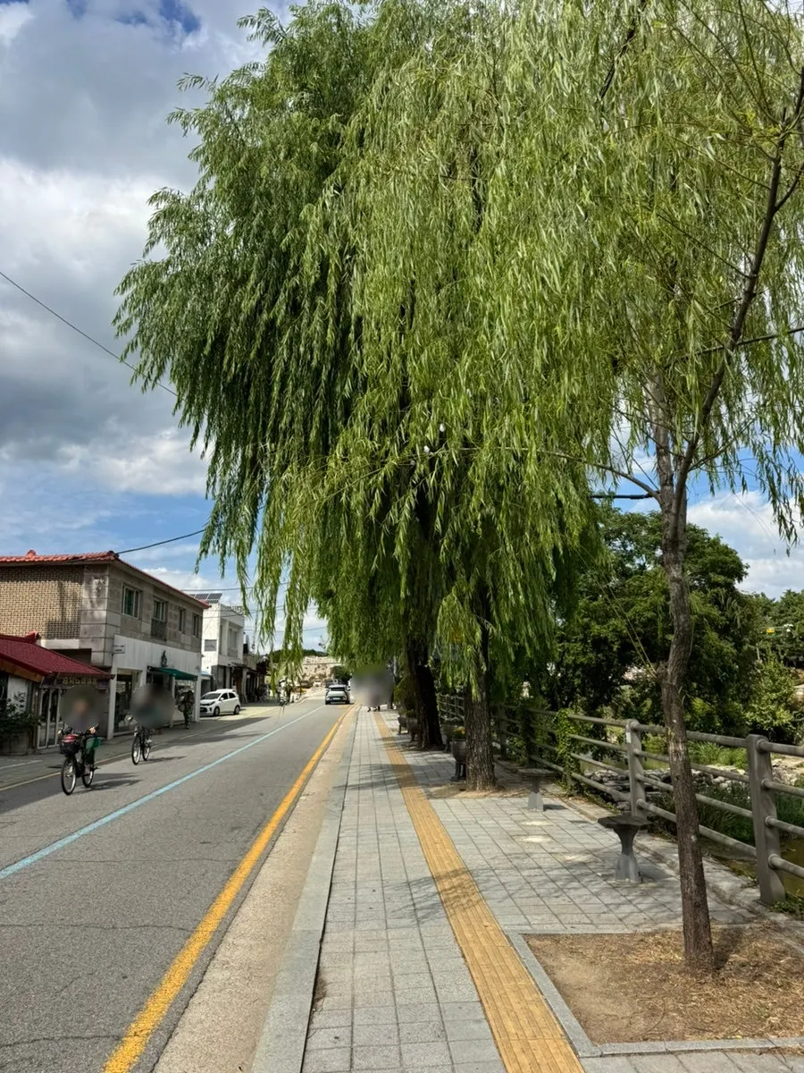Scenery of a Haenggung-dong alley date