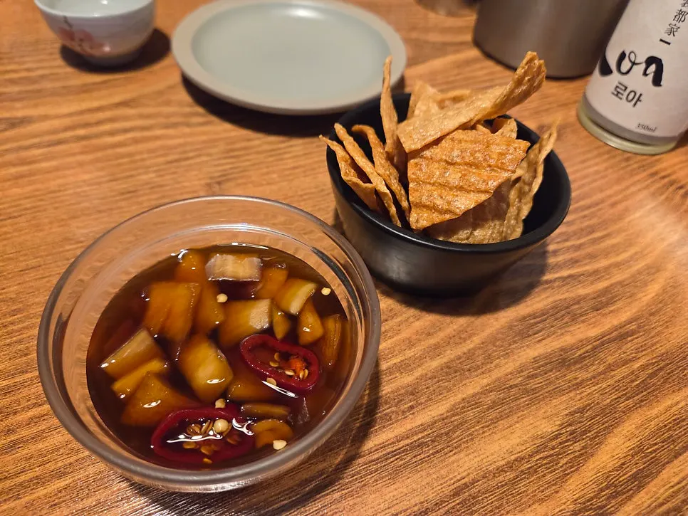 바삭한 기본 안주 한 접시