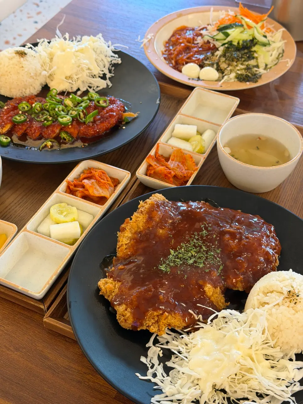 양념이 잘 배인 쫄깃한 쫄면 면발