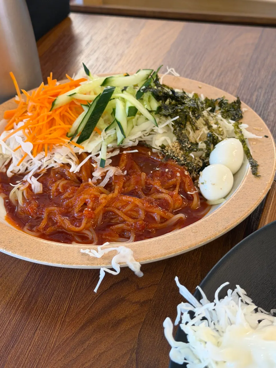 경양식 돈까스와 쫄면 조합 상차림