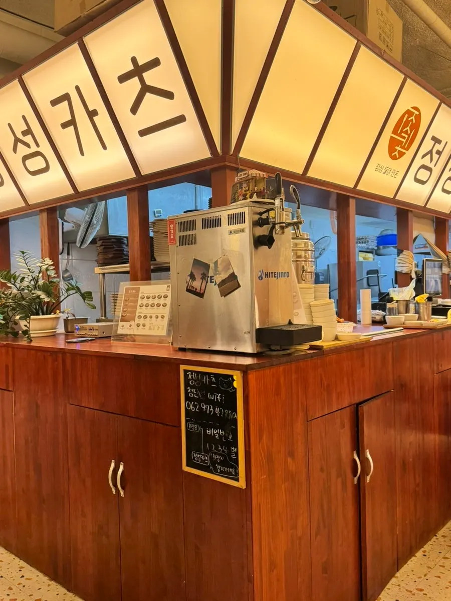 첨단병원 근처 정성카츠 건물 앞 거리