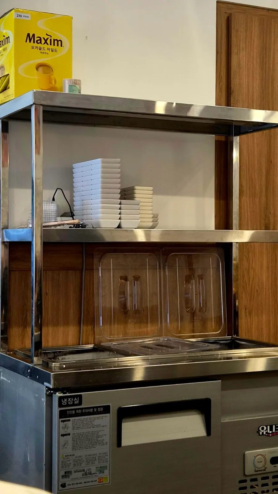 Self-serve bar where extra bowls can be taken