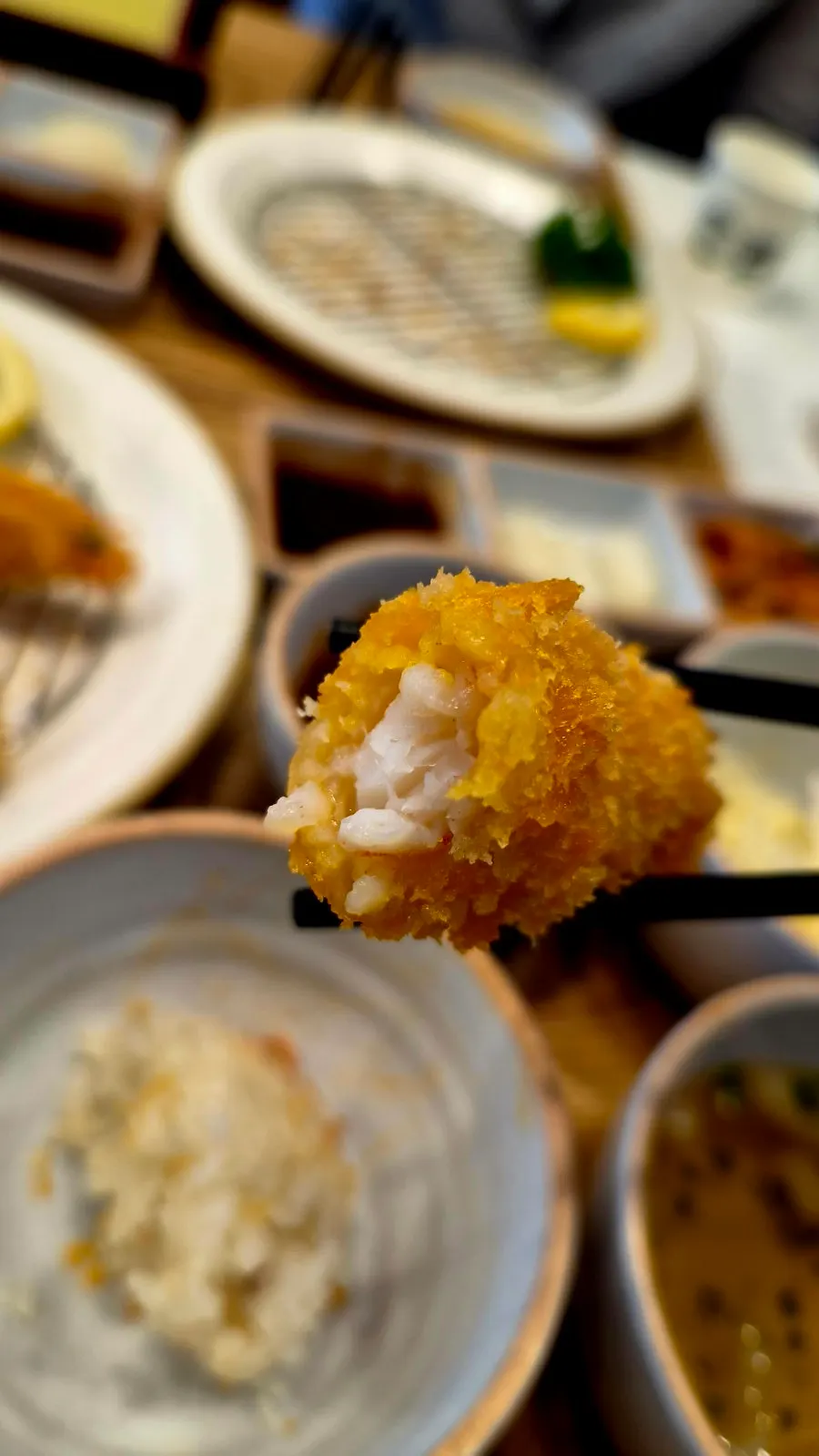 Fried shrimp included in the mixed katsu set