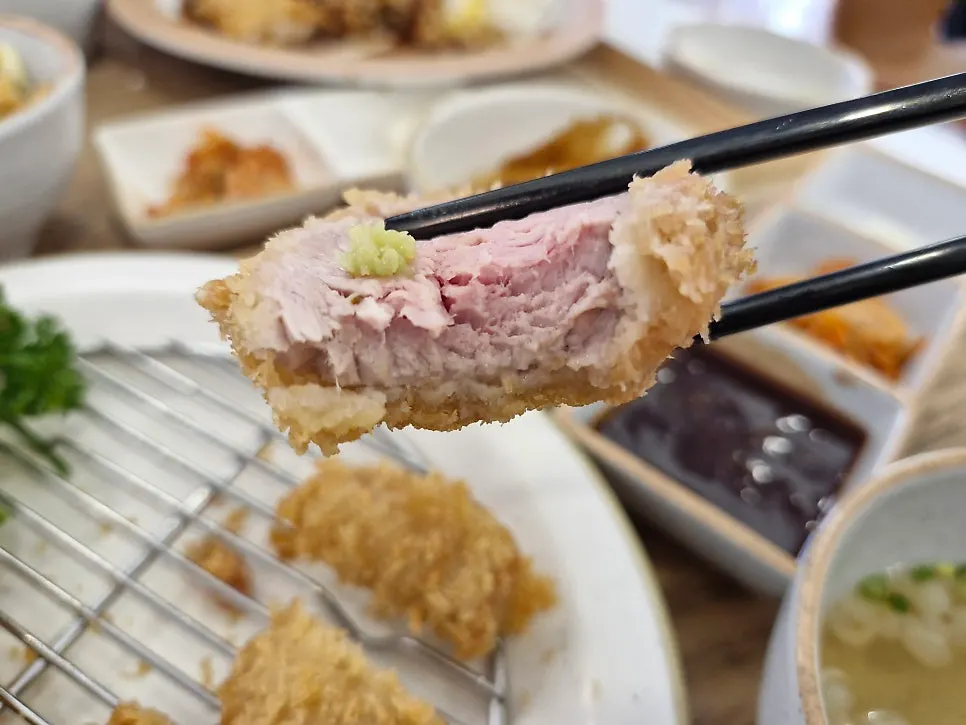 육즙이 보이는 돈카츠 단면