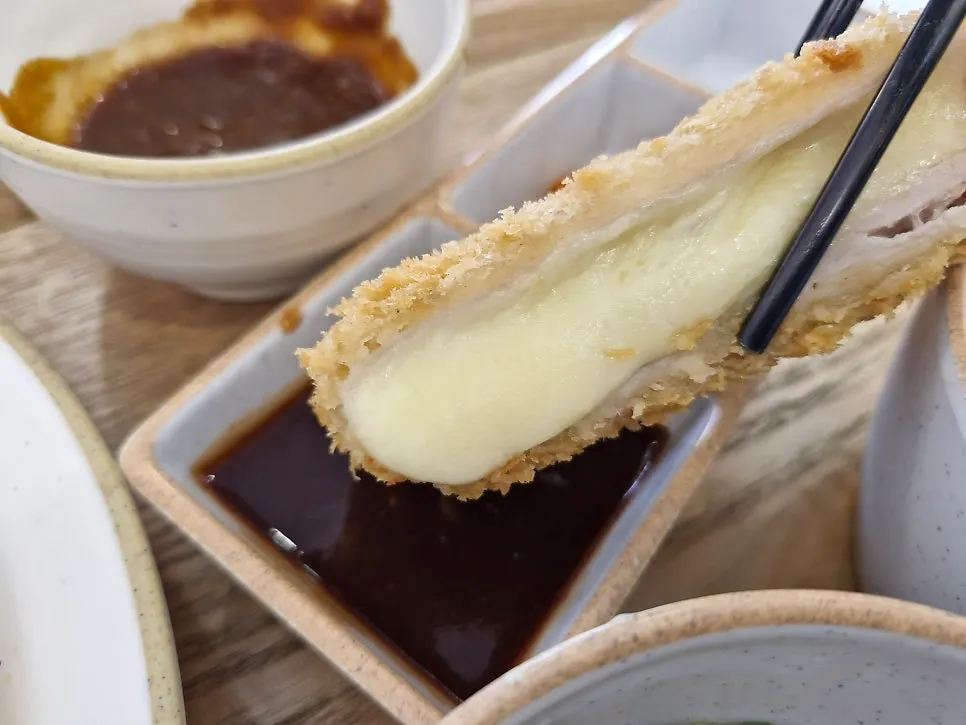 카레 소스에 찍어 먹는 카츠