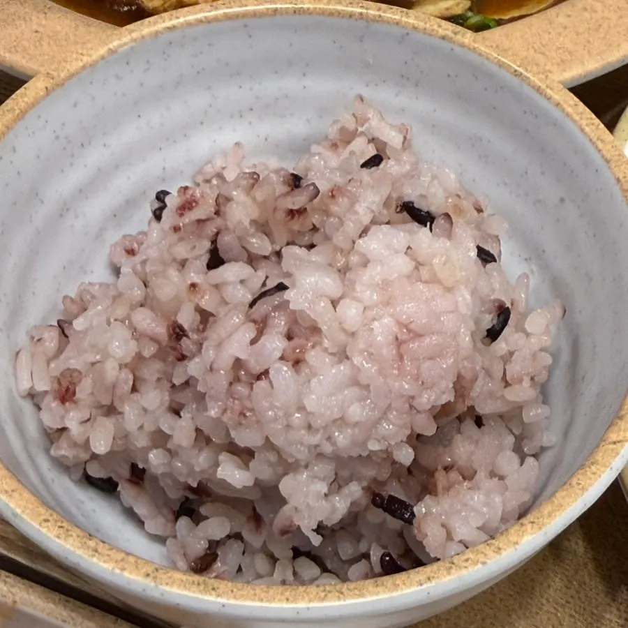 카레와 비벼 먹는 밥 한 숟갈