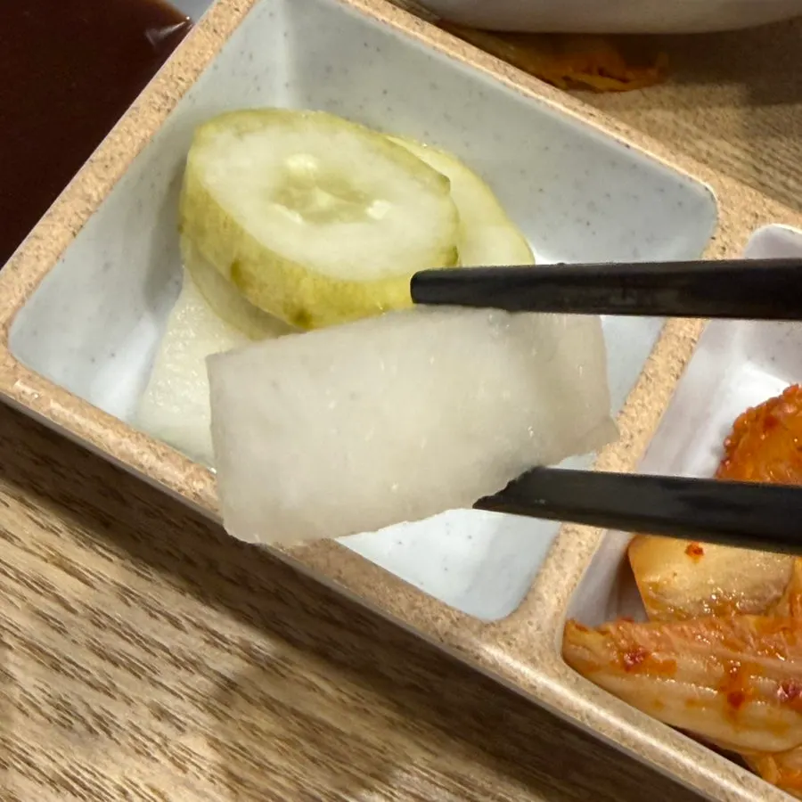 피클과 함께 먹는 치킨가라아게