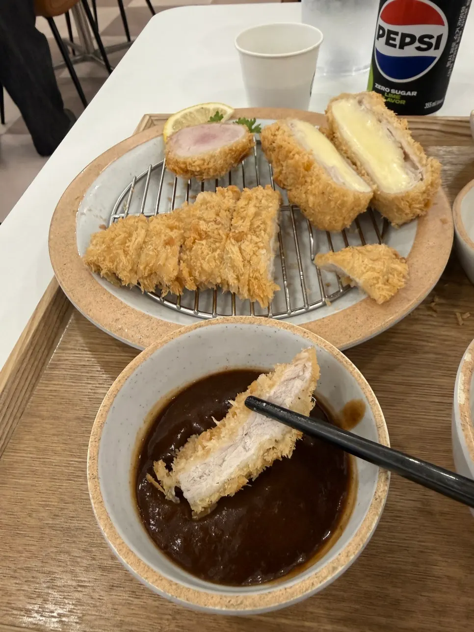 빵가루가 거친 등심카츠 단면