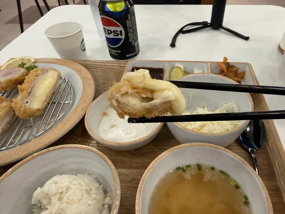치즈가 가득 찬 치즈카츠 속