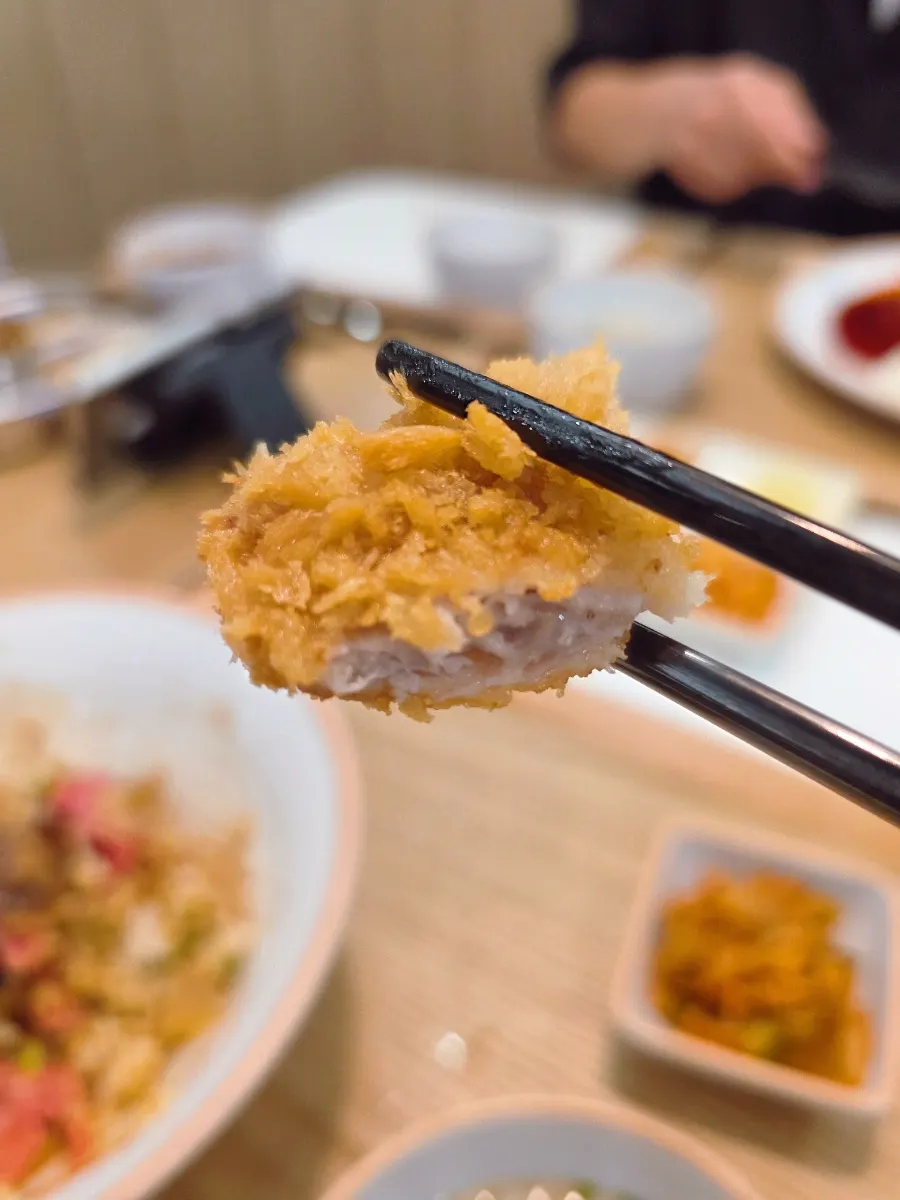 칼로 자른 경양식왕돈까스 단면