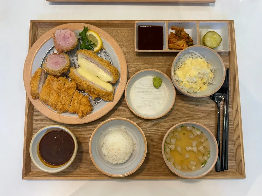 등심 안심 치즈카츠가 함께 나온 트리플 모듬카츠정식