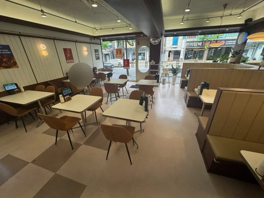 Dining hall with group tables and 2-person tables