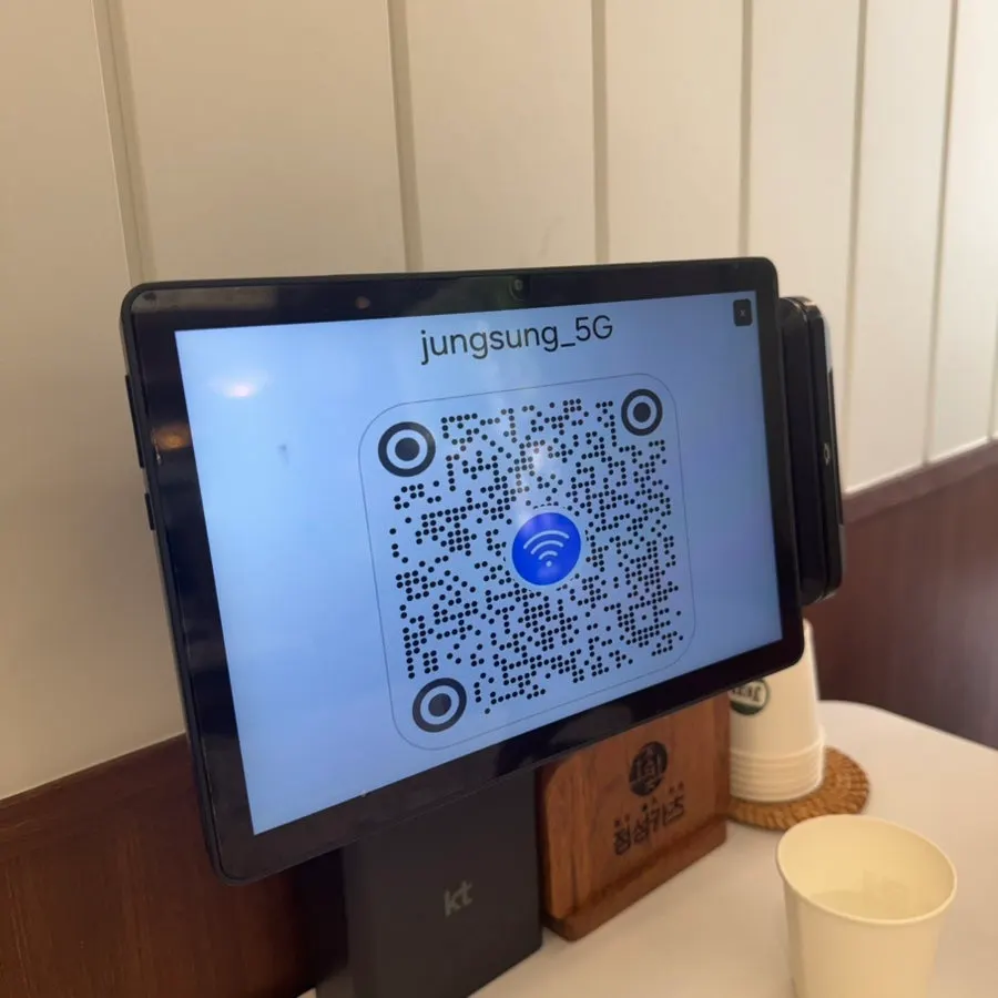 Sign explaining wifi connection via QR code