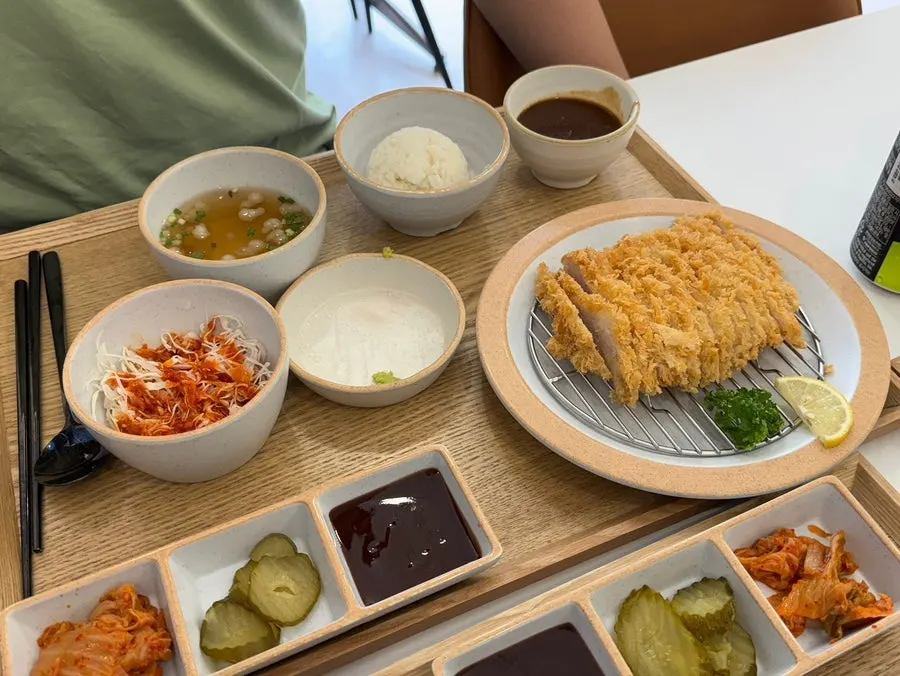 Thinly fried Pork Jowl Katsu Set