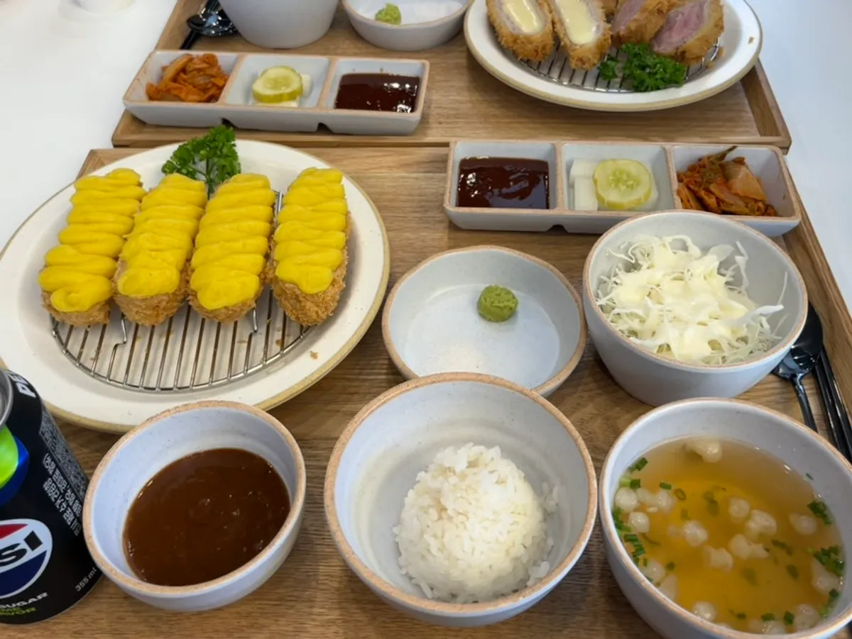 정성카츠 트리플 모듬카츠정식 한 상