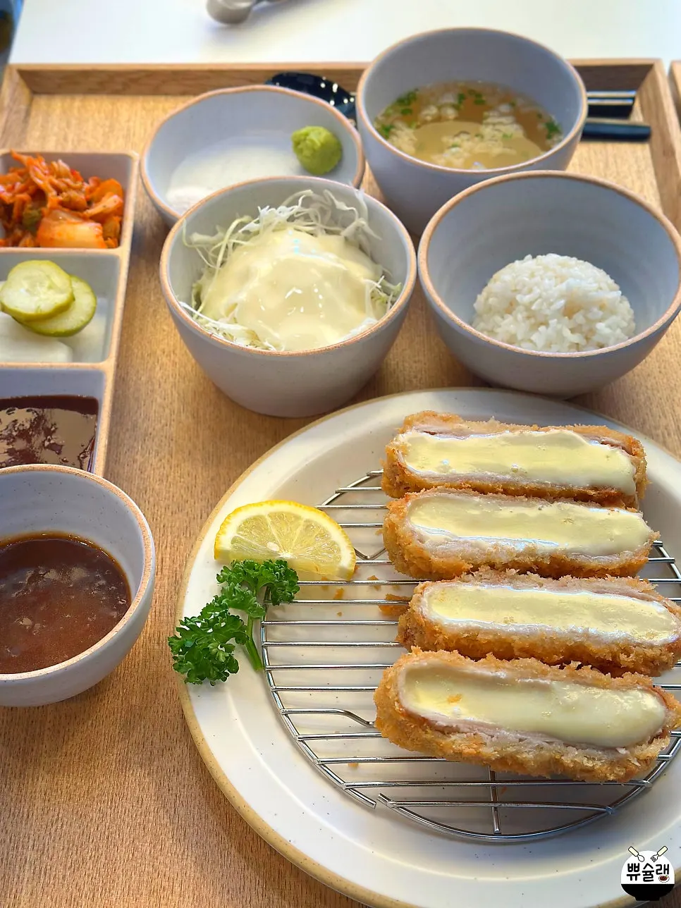 Cheese-loaded katsu set with stretchy melted cheese