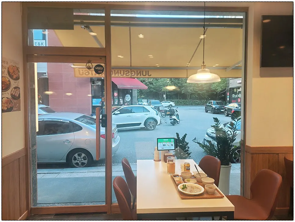 식사를 마친 정성카츠 춘천퇴계점 테이블