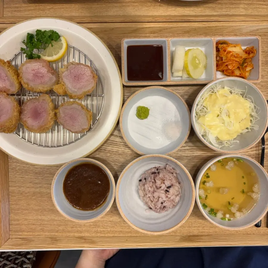 Table setting for the fillet katsu set at Jeongseong Katsu