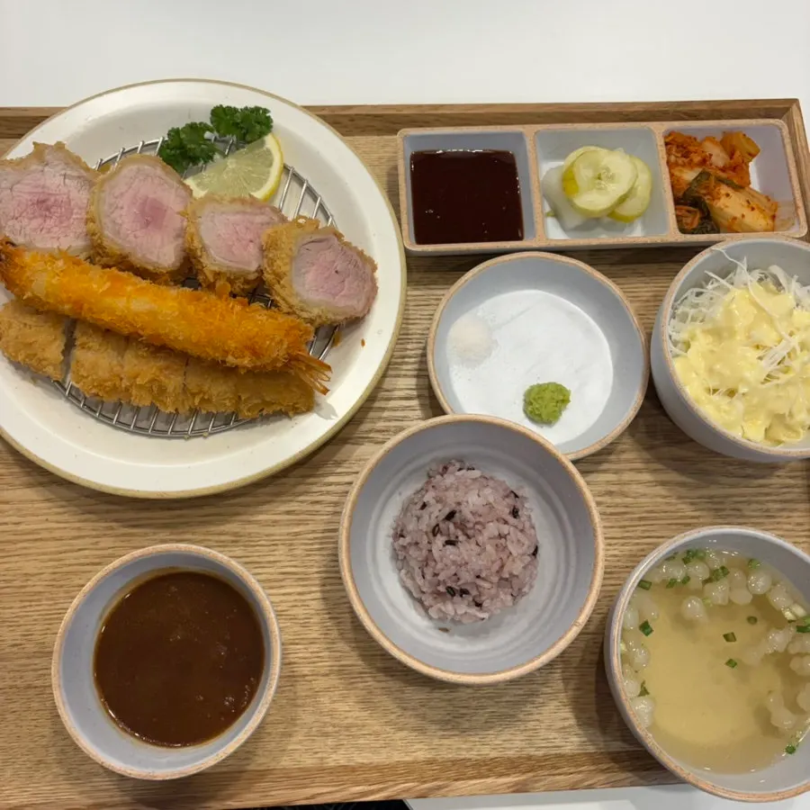식사 전 기본으로 나온 시원한 보리차