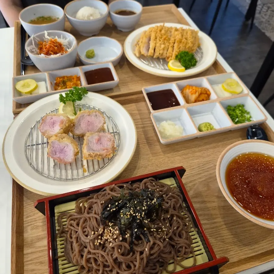 用餐結束後精誠豬排春川退溪店的桌面