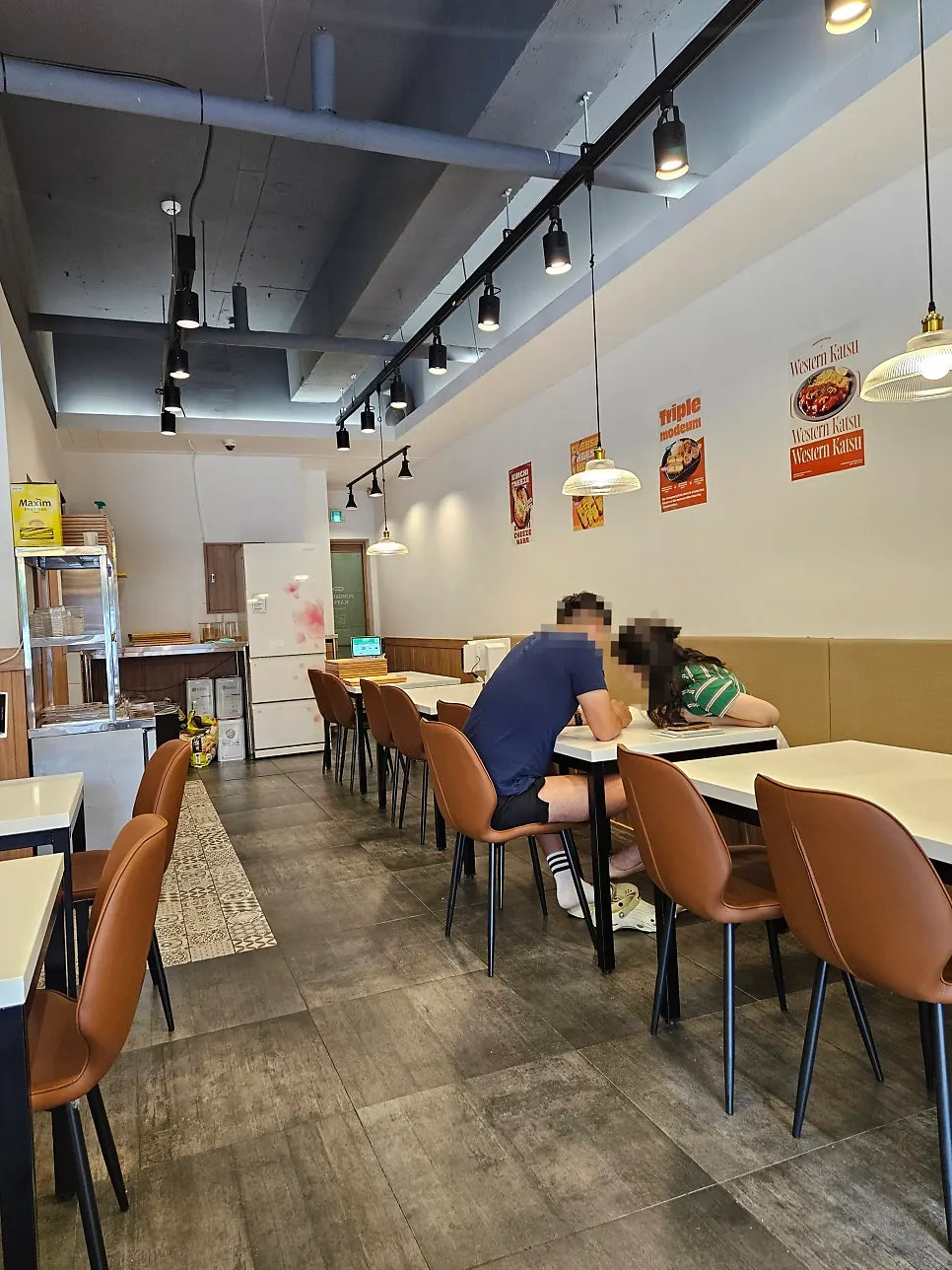 View of the seating area at Jeongseong Katsu Chuncheon Toegye Branch