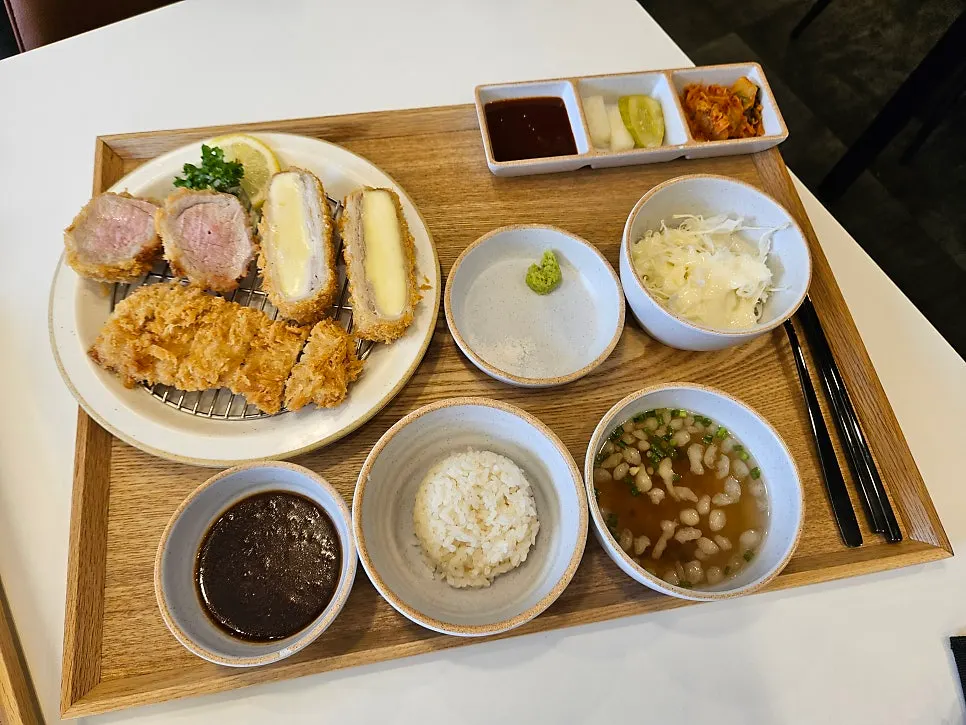 Plate of Western-style King Tonkatsu Set