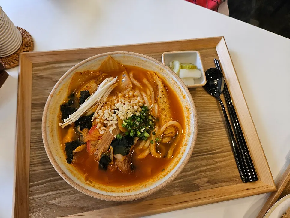 Western-style King Tonkatsu topped with sauce