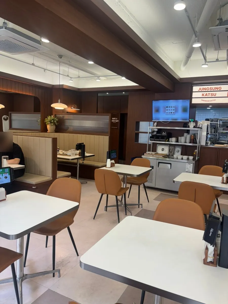 Seating inside Jeongseong Katsu Chuncheon Hyoja Branch