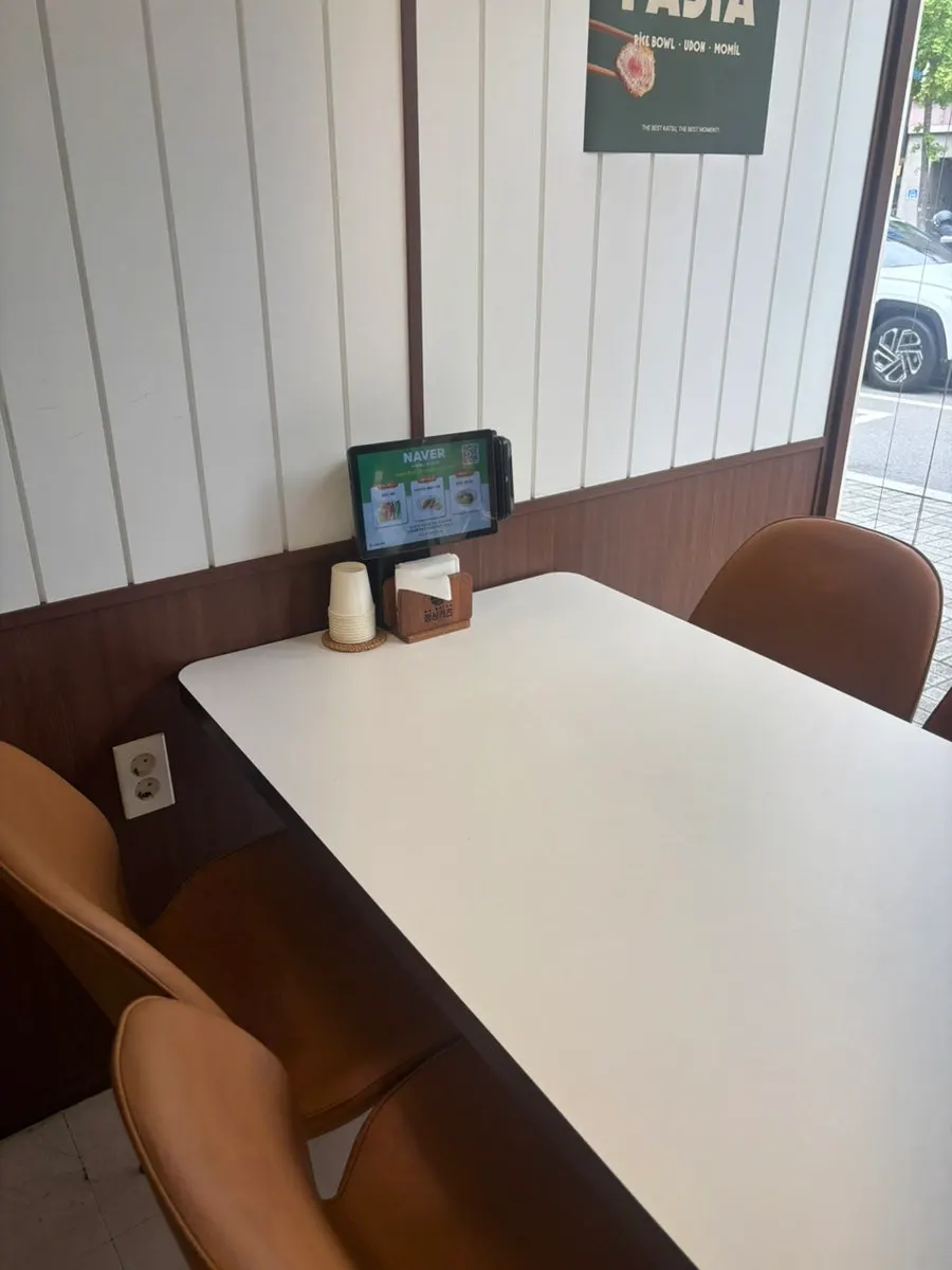 Table setting and interior of the restaurant