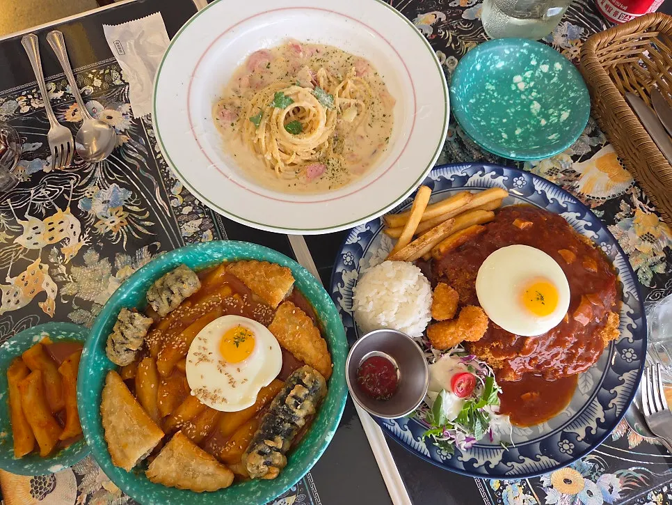 Complimentary tteokbokki served at Jeongssi Hambak Baegot Branch
