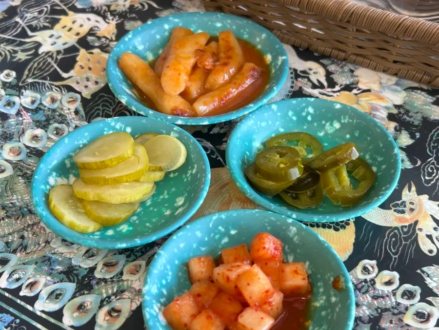 식전 반찬으로 나온 떡볶이