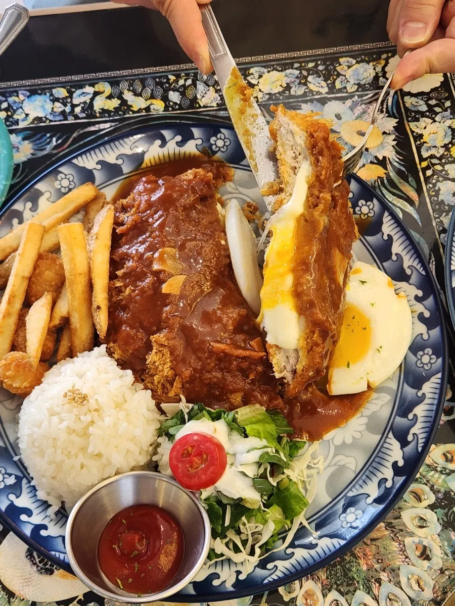 Cheese pork cutlet with stretchy melted cheese