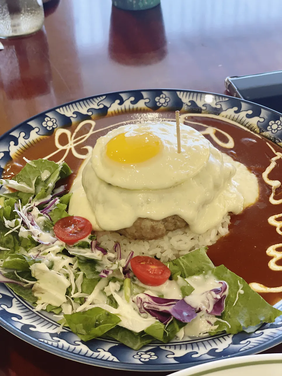 Full plating of mozza cheese hambak