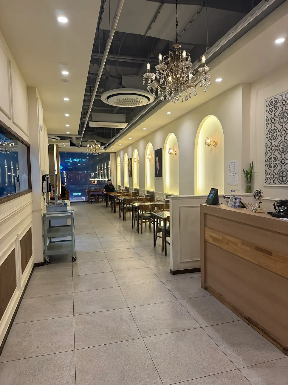 Entrance and menu board at Jeongssi Hambak Baegot Branch
