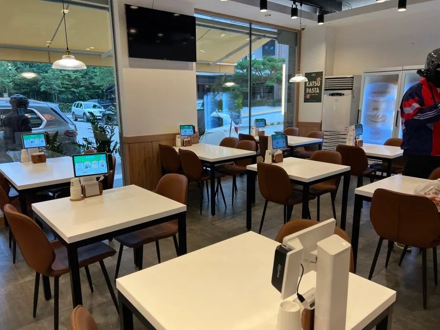 Spacious, clean interior of Jeongseong Katsu Chuncheon Toegye Branch