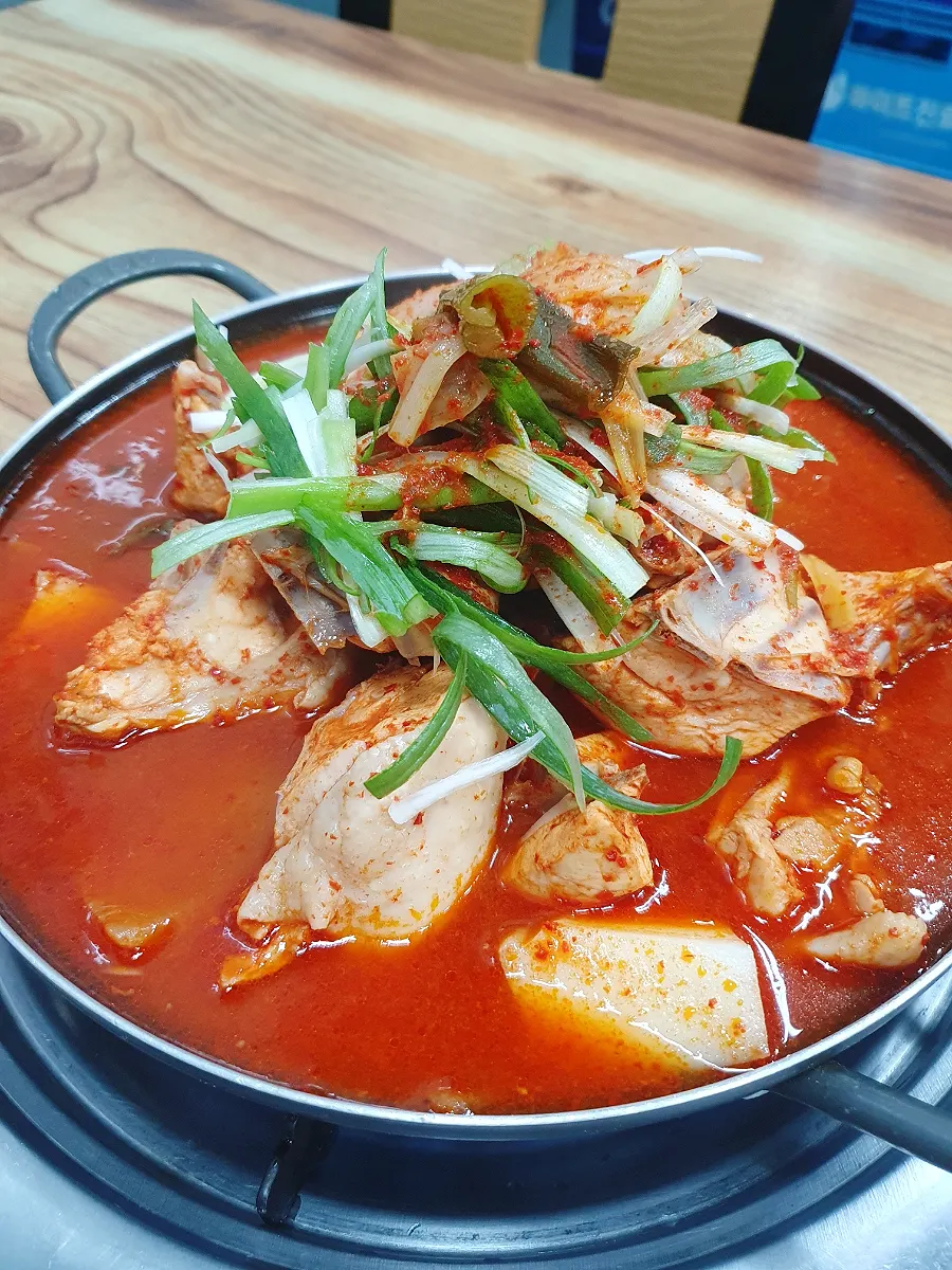 Small dakbokkeumtang with plenty of broth