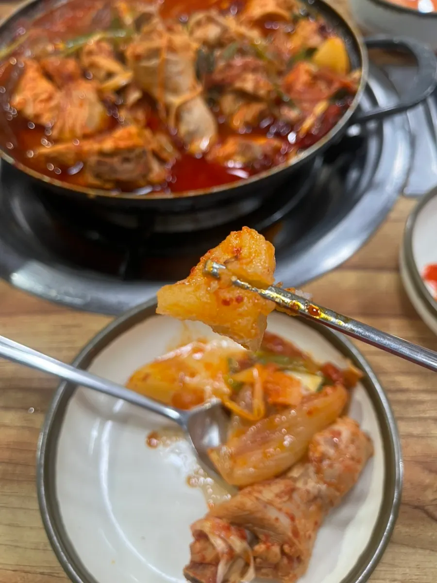 넉넉한 양의 정정아식당 닭볶음탕