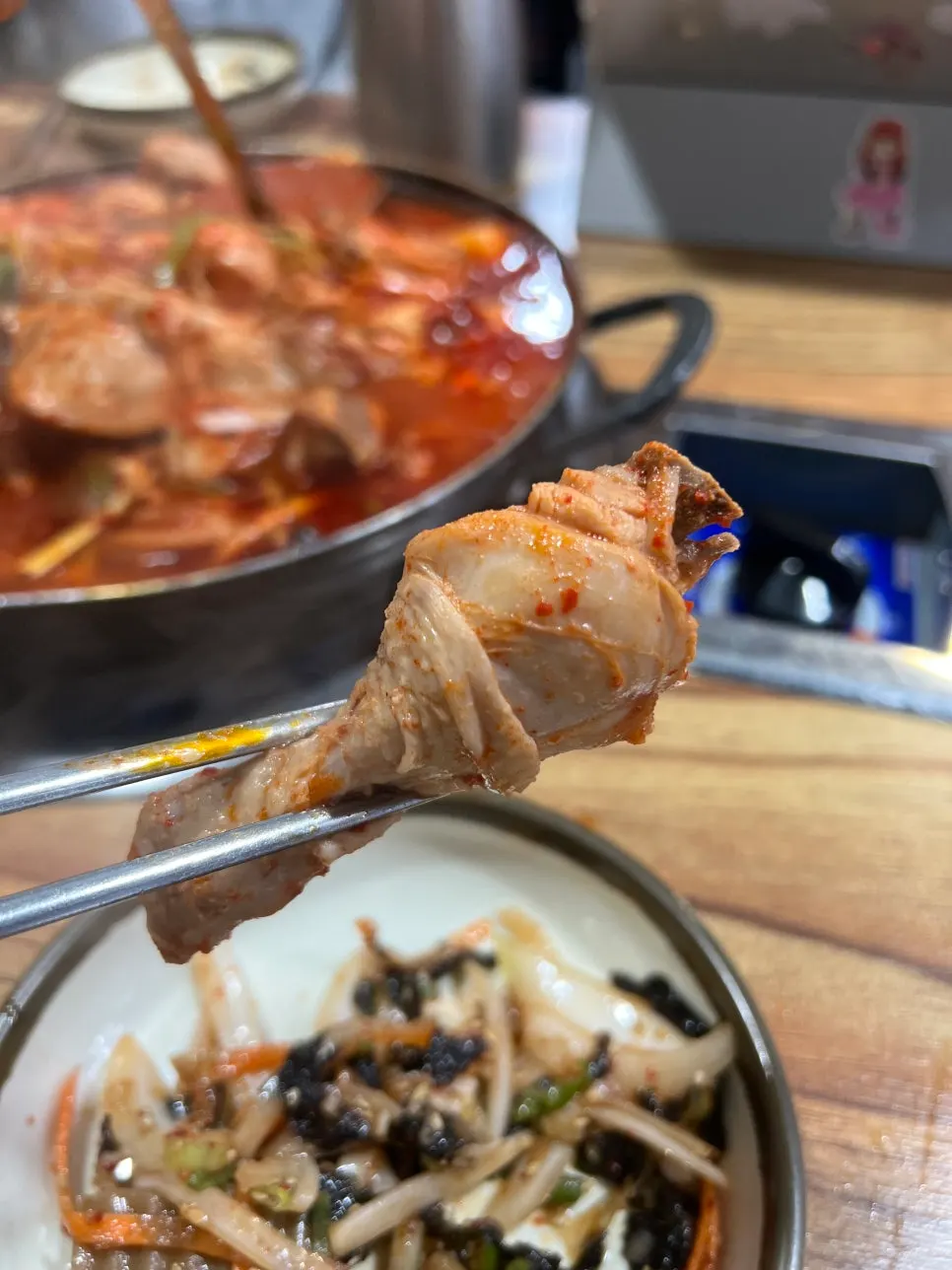 Dakbokkeumtang with side dishes