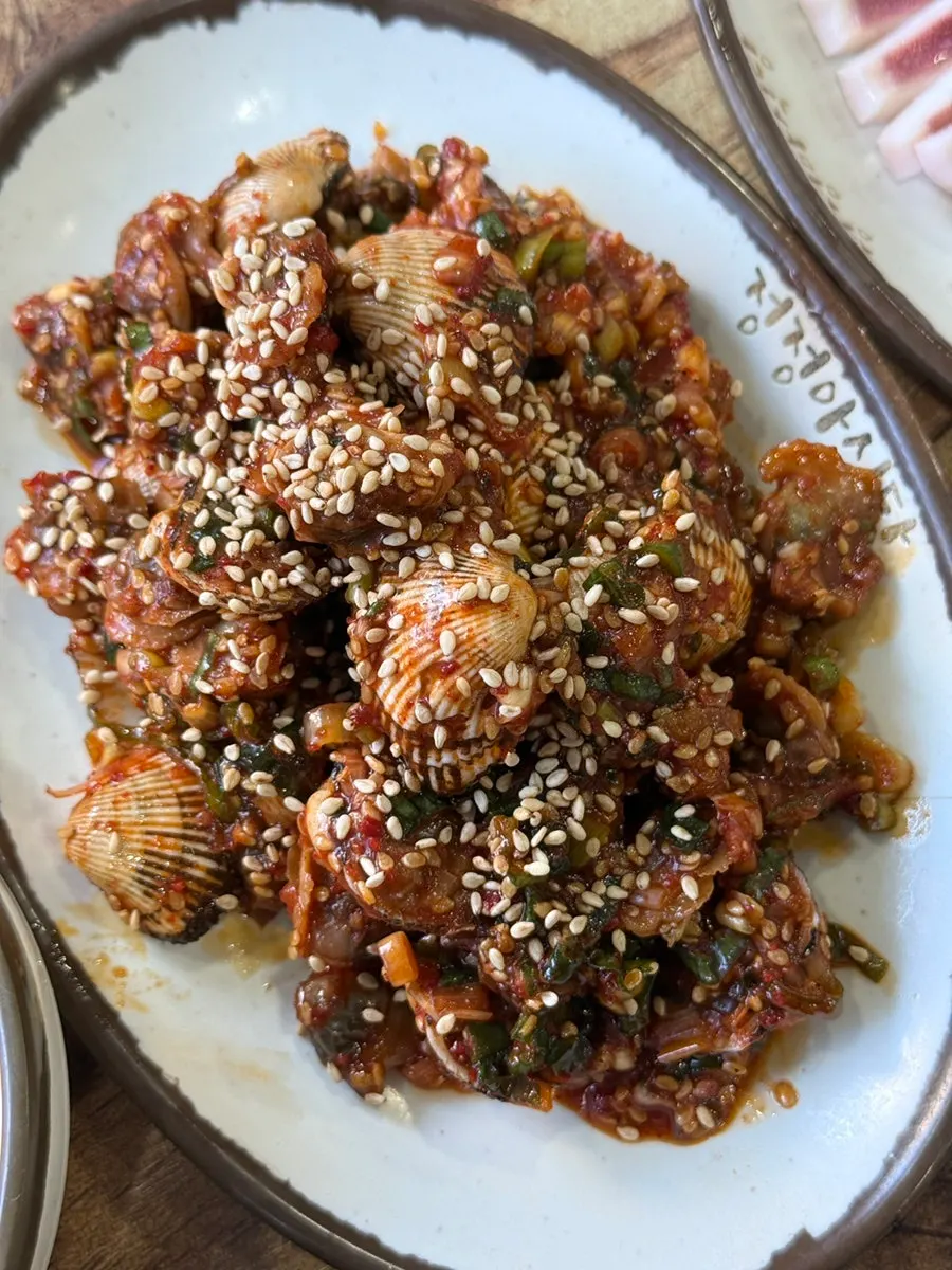 Dakbokkeumtang simmering at spice level 1