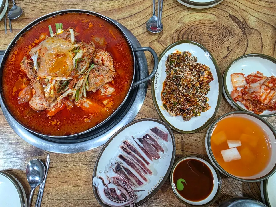 Seating inside Jeongjeong-a Sikdang Jeongwang Branch