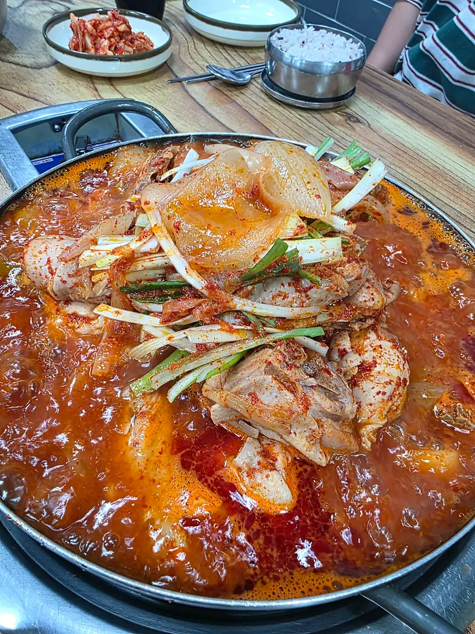 Close-up of the plentiful dakbokkeumtang broth
