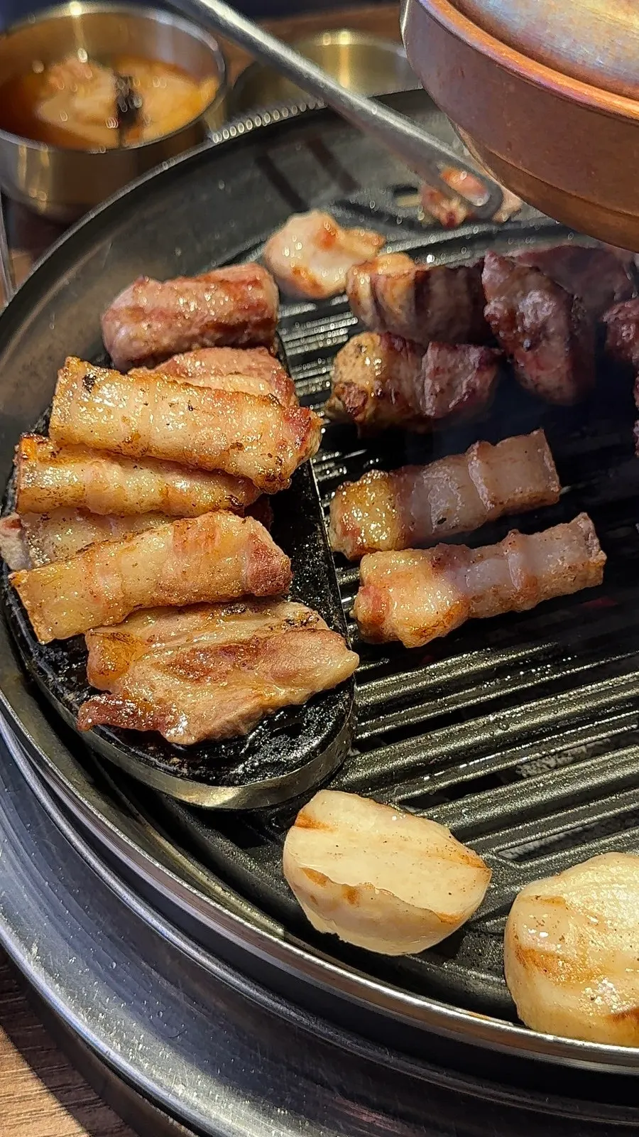 Grilled pork dipped in salt