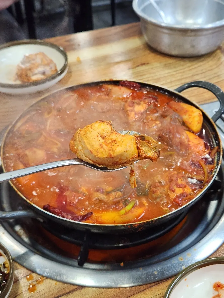 정정아식당 정왕점에서 주문한 닭볶음탕 상차림